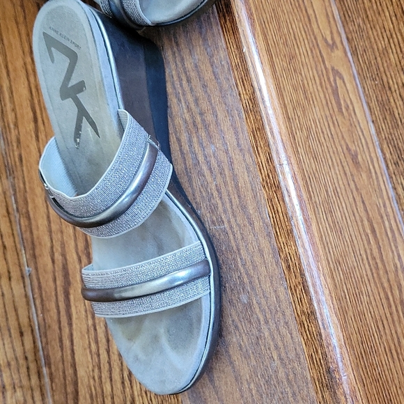 AK Anne Klein Sport Silver Slip On Sandals Size 8 - Picture 6 of 11